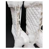 White Quilted Winter Snow Boots with Fur Trim Size 7