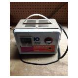 Vintage Ward 10 Amp Deep Cycle Battery Charger
