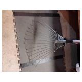 Adjustable Metal Leaf Rake with Telescoping Handle