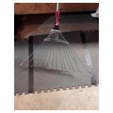Adjustable Metal Leaf Rake with Telescoping Handle