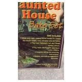 Halloween Haunted House Bake Set by R&M