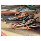 Bold Cutters/ Wire Cutters/ Pliers/ Crescent Wrench Flat of Tools- B1
