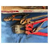 Bold Cutters/ Wire Cutters/ Pliers/ Crescent Wrench Flat of Tools- B1