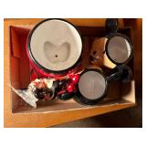 MICKEY MOUSE CUPS/ MICKEY & MINI BRIDE & GROOM/ KID BOOKS- FR