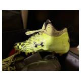 ROLLER SKATES (MENS 4) & CLEATS SIZE 4-FR