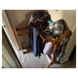 WOOD QUILT RACKS X 2/ BLANKETS- HW