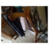 WOOD QUILT RACKS X 2/ BLANKETS- HW