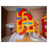 LITTLE PEOPLE CAR GARAGE- TR