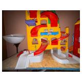 LITTLE PEOPLE CAR GARAGE- TR