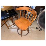 WOODEN BAR SWIVEL BAR STOOL- TR