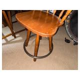 WOODEN BAR SWIVEL BAR STOOL- TR