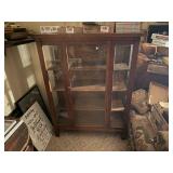 WOOD/ GLASS CURIO CABINET- FR