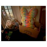 BEAN BAG CHAIRS & MISCELLANEOUS STUFFED ANIMALS- FR
