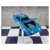 Richard Petty #43 1970 Plymouth Superbird NASCAR 1:24 Diecast Model