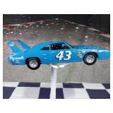 Richard Petty #43 1970 Plymouth Superbird NASCAR 1:24 Diecast Model