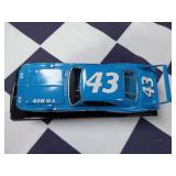 Richard Petty #43 1970 Plymouth Superbird NASCAR 1:24 Diecast Model