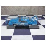 Richard Petty #43 1970 Plymouth Superbird NASCAR 1:24 Diecast Model