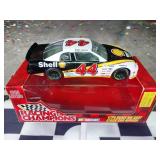 Bobby Labonte #44 Shell NASCAR Racing Champions 1:24 Scale Diecast