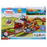 Thomas & Friends Toy Train Playset by Fisher-Price, Load & Launch Barrel Delivery with Classic Motorized Engine & Cargo Car, 18 Feet of Track