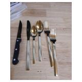 24 Piece Flatware Set - Retail: $35