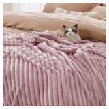 Bedsure GentleSoft Pink Fleece Blanket for Couch, 50x70 Inches