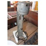 Metal Hanging Rack, Décor Plate & More