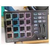 Donner STARRYPAD Professional MIDI Drum Machine with 16 Beat Pads