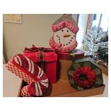 Miscellaneous decorative Christmas gift boxes