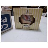 Small potpourri crock pot, Cedar sachets, gold glittered shells ornaments