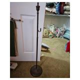 Metal adjustable wreath stand