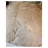 Full size pink floral puffy comforter