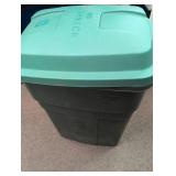 Rubbermaid Roughneck 30 Gallon Storage Container