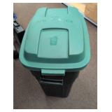 Rubbermaid Roughneck 30 Gallon Storage Container
