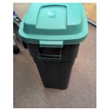 Rubbermaid Roughneck 30 Gallon Storage Container
