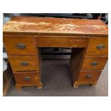 Traditional Wooden Knee-Hole Desk