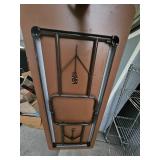 Folding table