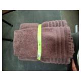 Matching Shower Towel & Hand Towel.