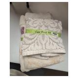 Decorative Hand Towel Set with Lace Pattern