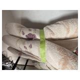 Decorative Hand Towel Set with Lace Pattern