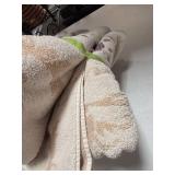 Decorative Hand Towel Set with Lace Pattern