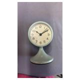 AYRELYÂ® 3\" Cute Analog Alarm Clock,Small Retro Table Clock Battery Operated,Slient Metal Desk Clock with Light for Living Room Decor,Bedroom,Bedside,Shelfï¼Greenï¼