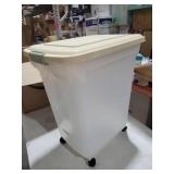 IRIS USA WeatherPro Airtight Dog Food Storage Container, Up to 58 lbs, Attachable Wheels