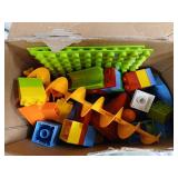Marble Run Toy Motorized Elevator Marble Maze Kit with Perpetual Motion Machine, Building Block Educational Construction Game Playset STEM Learning Hand Eye Coordination Training Unlimited DIY