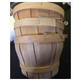 Eaasty 3 Pack Round Wooden Bushel Baskets Wood Fruit Buckets with Handle for Vegetable Snack Fall Holiday Farmhouse Garden Decoration, 4-quart Capacity, 6. 1 Inch Tall, 8 Inch Diameter - Retail: $38