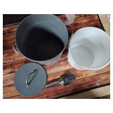 Ice Bucket Set with Scoop - Retail: $45