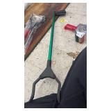 32\" Reacher Grabber Tool, Extra Long Lightweight Handy Trash Claw Grabber, Mobility Aid Reaching Assist Tool for Trash Pick Up, Litter Picker, Green - Retail: $15