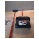 Libman Lobby Broom and Dust Pan (Closed Lid)