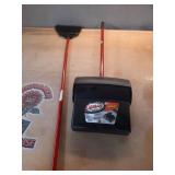 Libman Lobby Broom and Dust Pan (Closed Lid)