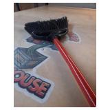 Libman Lobby Broom and Dust Pan (Closed Lid)