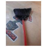 Libman Lobby Broom and Dust Pan (Closed Lid)